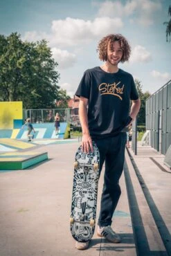 Illuminati Dark Skateboard -Wintersport DSC 6598