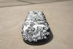 Illuminati Dark Skateboard -Wintersport DSC 6682