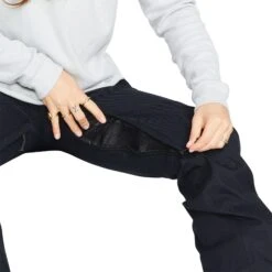 Volcom Womens Species Stretch Snowboard Pant Black -Wintersport H1352303 BLK 10