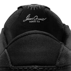 Shane Black/ Black/ Black/ White 9 Shane Black/ Black/ Black/ White -Wintersport Nike SB Shane Black Black Black White Close Up Tongue