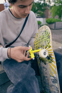 Stoked Classic Skate Tool Yellow -Wintersport Stoked Boardshop Skateboarding Team Fotoshoot 17