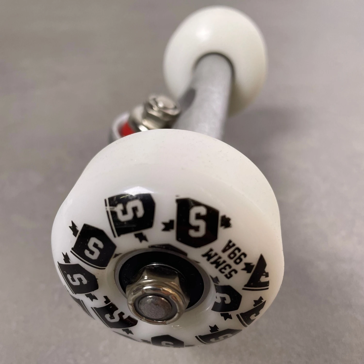 Stoked Complete Truck Assembly Set 7.75" Raw/White 6 Stoked Complete Truck Assembly Set 7.75" Raw/White - Afbeelding 4