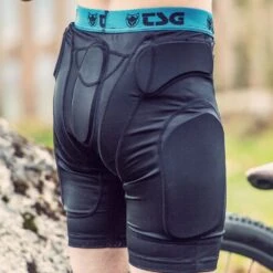 TSG Crash Pants A Black/Blue -Wintersport TSG Crash Pant A Black Blue Model Lifestyle