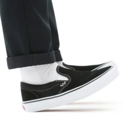 Vans Skate Slip-On Black/White -Wintersport VN0A5FCAY28 2