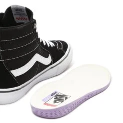 Vans Skate Sk8-Hi Black/White 12 Vans Skate Sk8-Hi Black/White -Wintersport VN0A5FCCY28 48ba328d 0271 4294 be05 56429691898e