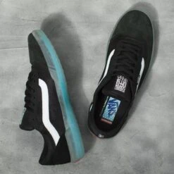 Vans Ave Black/ White -Wintersport Vans Ave Black White Top Overview