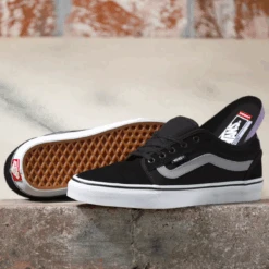 Vans Chukka Low Sidestripe Black/Grey/White -Wintersport Vans Chukka Low Sidestripe Black Grey White Lifestyle Overview