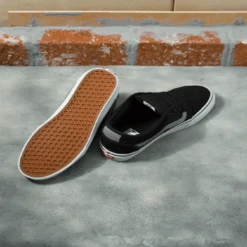 Vans Chukka Low Sidestripe Black/Grey/White -Wintersport Vans Chukka Low Sidestripe Black Grey White Sole Top