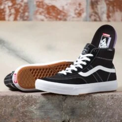 Vans Crockett High Black/White -Wintersport Vans Crockett High Black White Lifestyle Overview