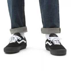 Vans Gilbert Crockett Blackout -Wintersport Vans Gilbert Crockett Blackout Model Legs