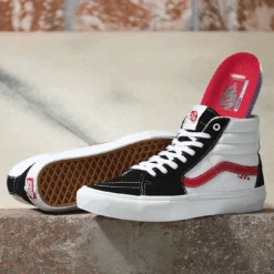 Vans Skate Sk8-Hi Athletic Black/ Red -Wintersport Vans Skate Sk8 Hi Athletic Black Red 6