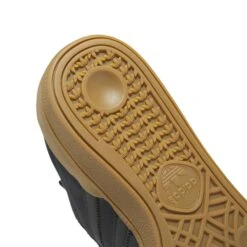 ADIDAS Busenitz Core Black / Carbon / Gold Metallic -Wintersport adidas busenitz core black carbon gold metallic heel