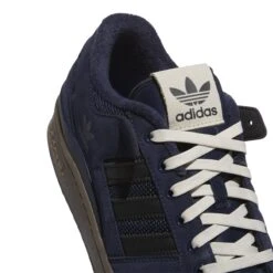 ADIDAS Forum 84 Low ADV Core Collegiate Navy / Core Black / Blue Bird -Wintersport adidas forum 84 low adv core collegiate navy core black blue bird heel