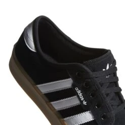 ADIDAS Seeley XT Core Black / Cloud White / Gum -Wintersport adidas seeley xt core black cloud white gum heel