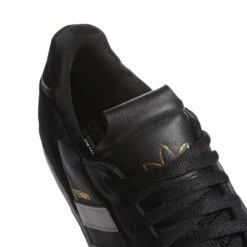 ADIDAS Tyshawn Low Core Black / Cloud White / Gold Metallic -Wintersport adidas tyshawn low core black cloud white gold metallic heel
