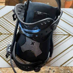 Aguila White 148 Snowboard + Stylist Blue Snowboardbindingen + Pipe Snowboardbag Bison 148 -Wintersport aguila white 148 snowboard stylist blue snowboardbindingen pipe snowboardbag bison 148 snowboard status2