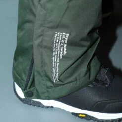 Zip Pants Green -Wintersport beyond medals zip pants green close2