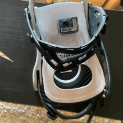 Blackwood 153 Snowboard + Bolt White Snowboardbindingen + Pipe Bag Black 157 -Wintersport blackwood 153 snowboard bolt white snowboardbindingen pipe bag black 157 3