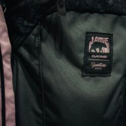 Dakine Womens Team Heli Pro 20L Jamie Anderson -Wintersport dakine womens team heli pro 20l jamie anderson close