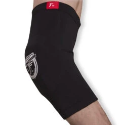 Low Pro Protection Knee Sleeve Black -Wintersport footprint low pro protection knee sleeve black model