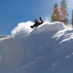 Jones Frontier 156 2023 Splitboard -Wintersport jones frontier 2023 snowboard action