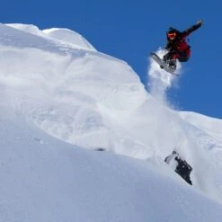 Jones Stratos 159 2023 Splitboard -Wintersport jones stratos 2023 snowboard action