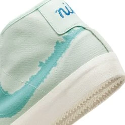 Blazer Court Mid Premium Barely Green/Barely Green/Sail/Boarder Blue -Wintersport nike sb blazer court mid premium barely greenbarely greensailboarder blue heel