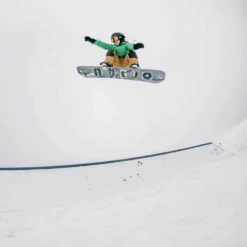 NITRO Kids Ripper X Volcom 106 2023 Snowboard -Wintersport nitro kids ripper x volcom 106 2023 snowboard action