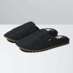 Mountain Mule Vansguard Quilted Black 8 Mountain Mule Vansguard Quilted Black -Wintersport vans mountain mule vansguard quilted black side