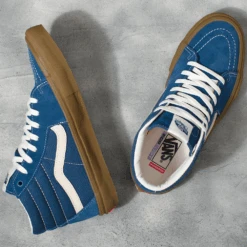 Vans Sk8-Hi Suede Gum Dark Denim -Wintersport vans skate sk8hi suede gum dark denim top lifestyle